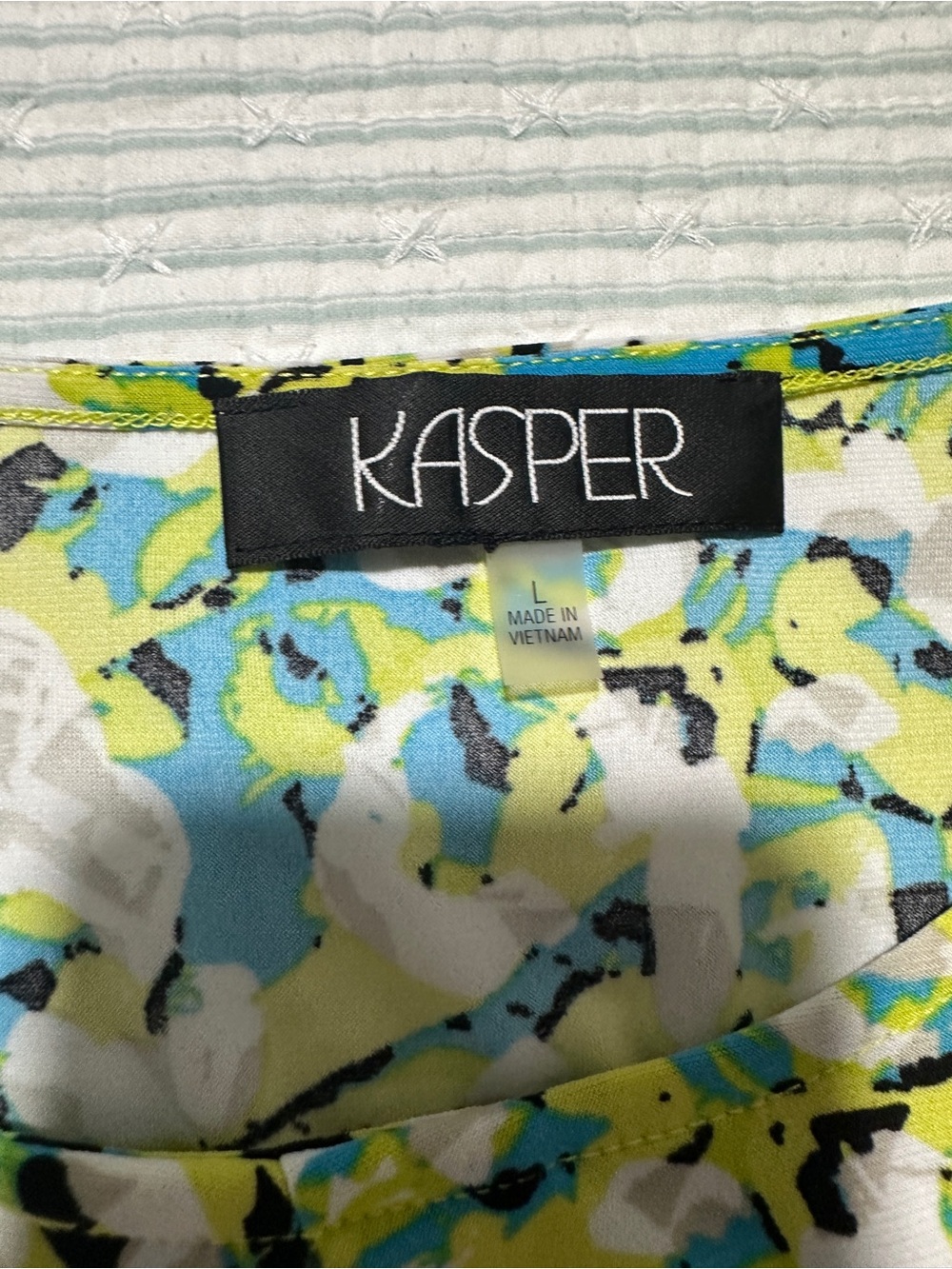 Kasper Sleeveless Keyhole Blouse in Blue, Lime & White - Picture 6 of 7